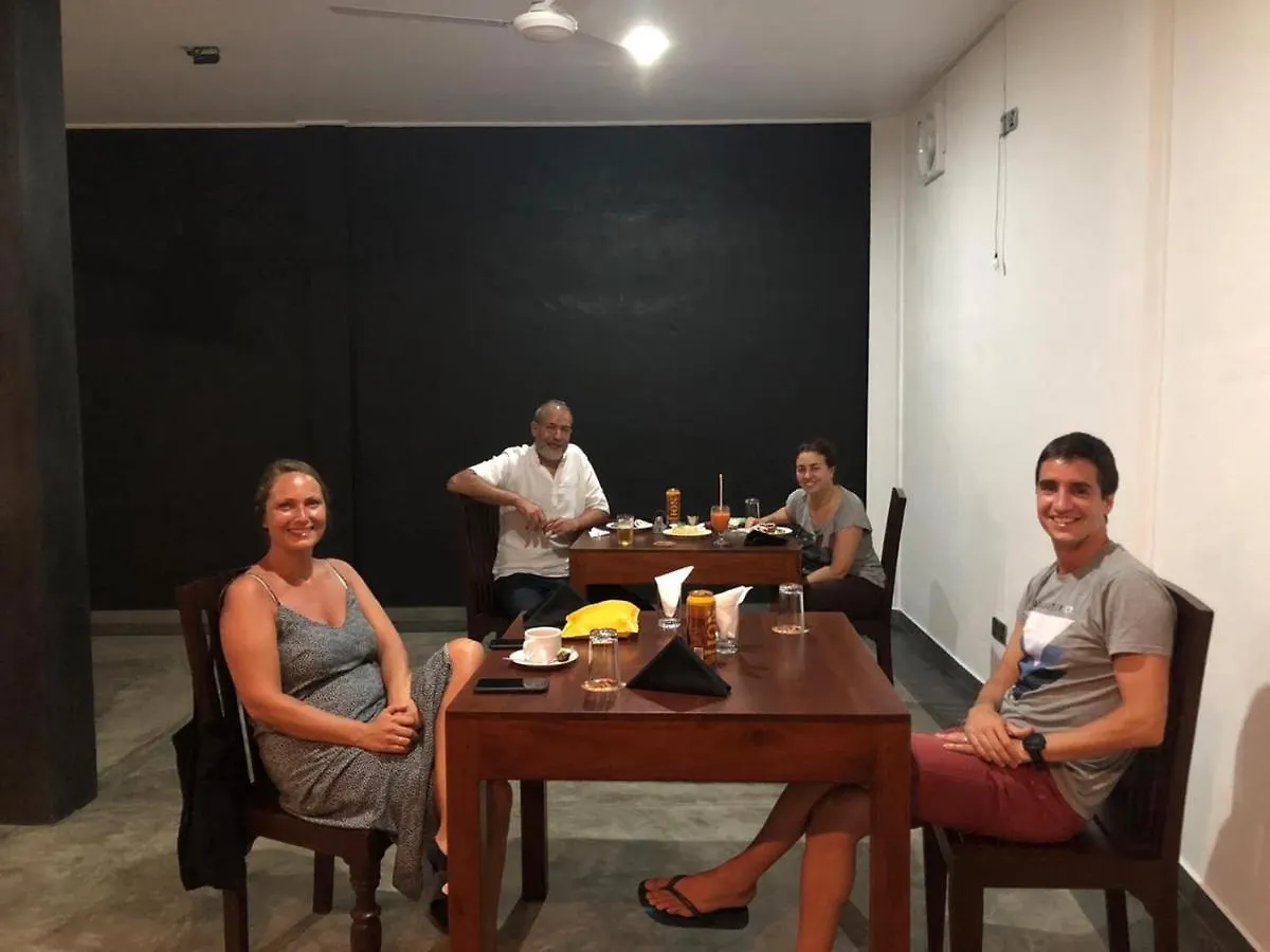 Bony'S Holiday Inn Negombo 0*,